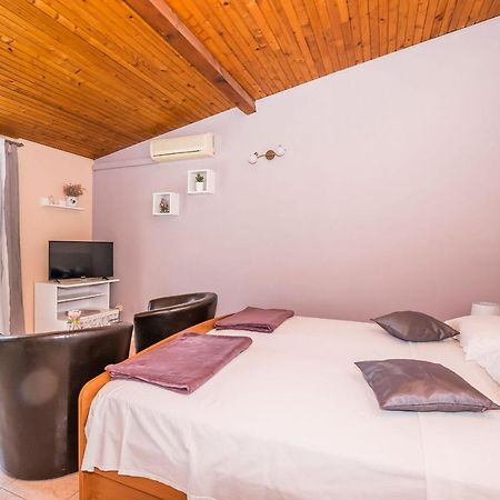 Apartments And Room Zinka Vodice Kültér fotó