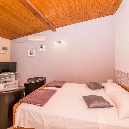Apartments And Room Zinka Vodice Kültér fotó