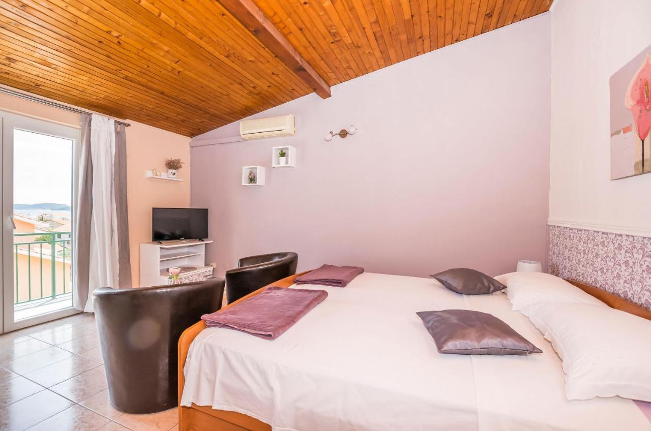 Apartments And Room Zinka Vodice Kültér fotó