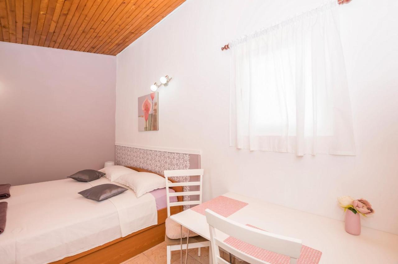 Apartments And Room Zinka Vodice Kültér fotó