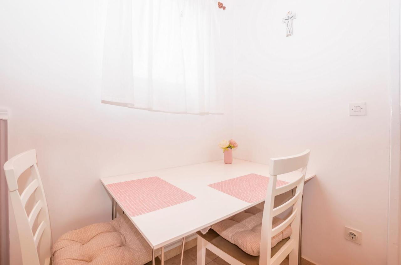 Apartments And Room Zinka Vodice Kültér fotó