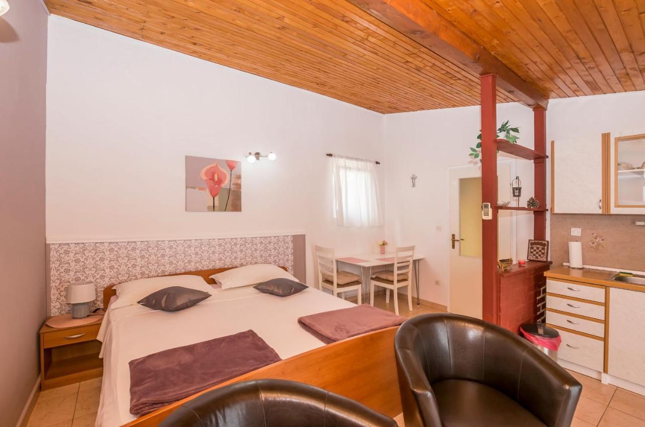 Apartments And Room Zinka Vodice Kültér fotó