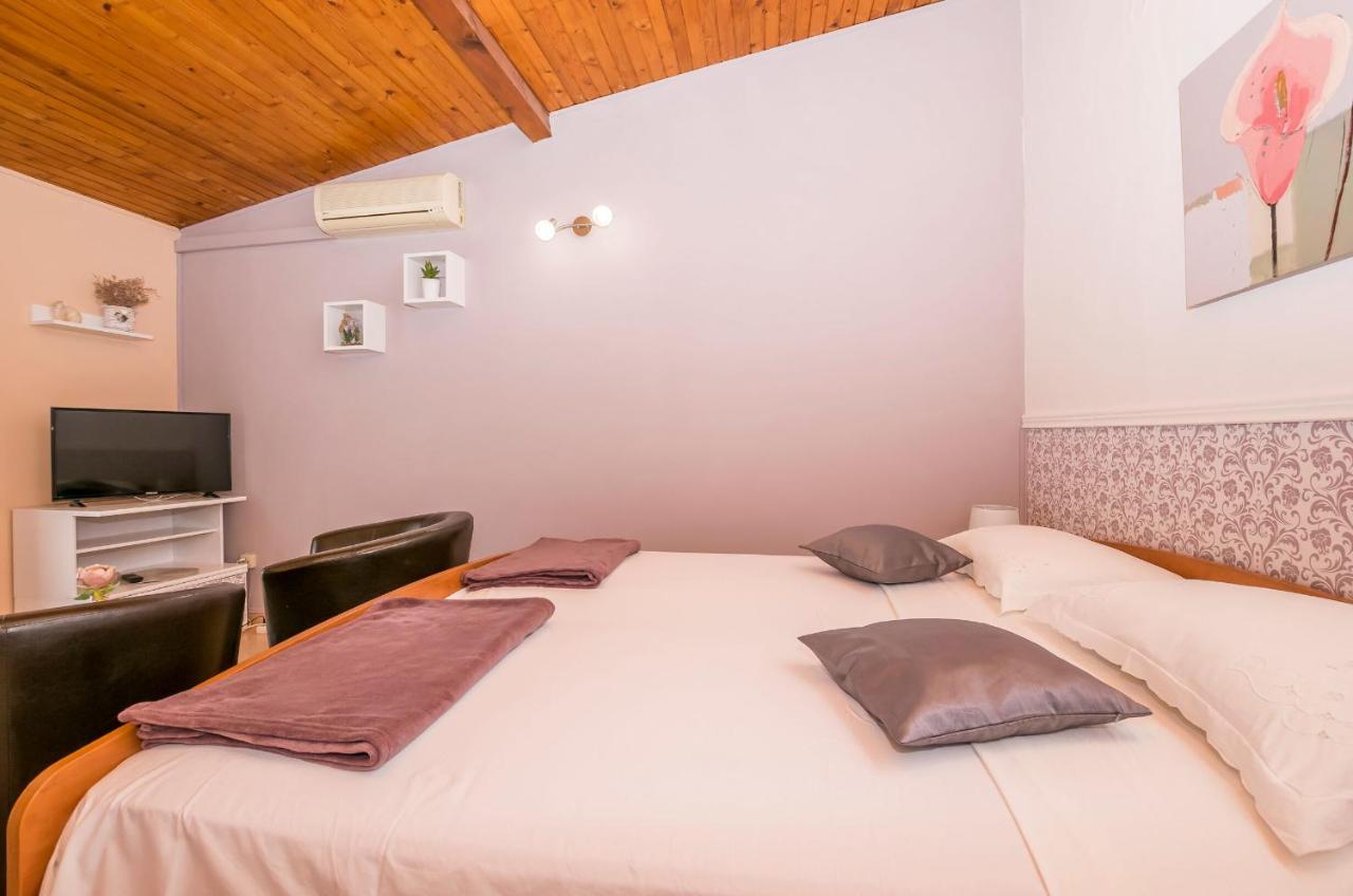 Apartments And Room Zinka Vodice Kültér fotó