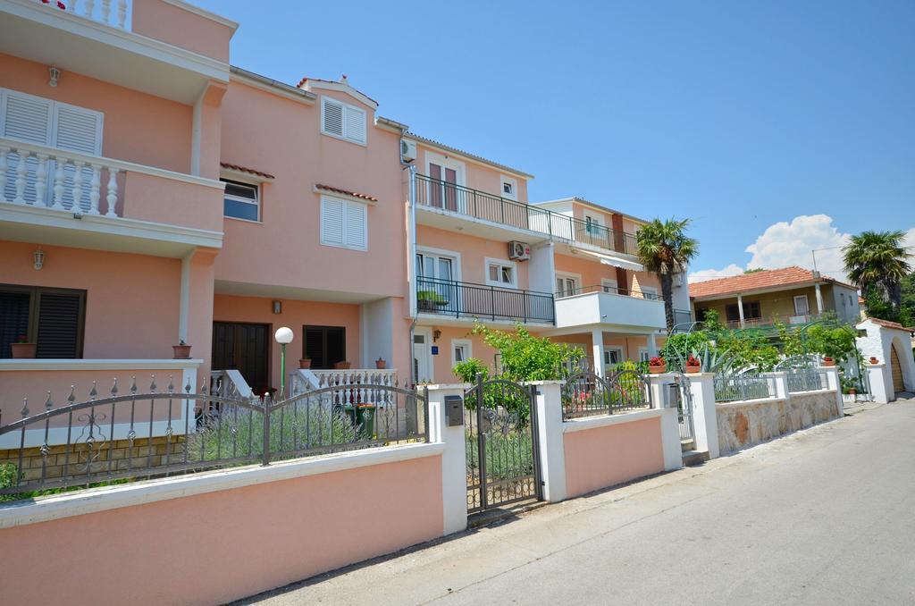 Apartments And Room Zinka Vodice Kültér fotó