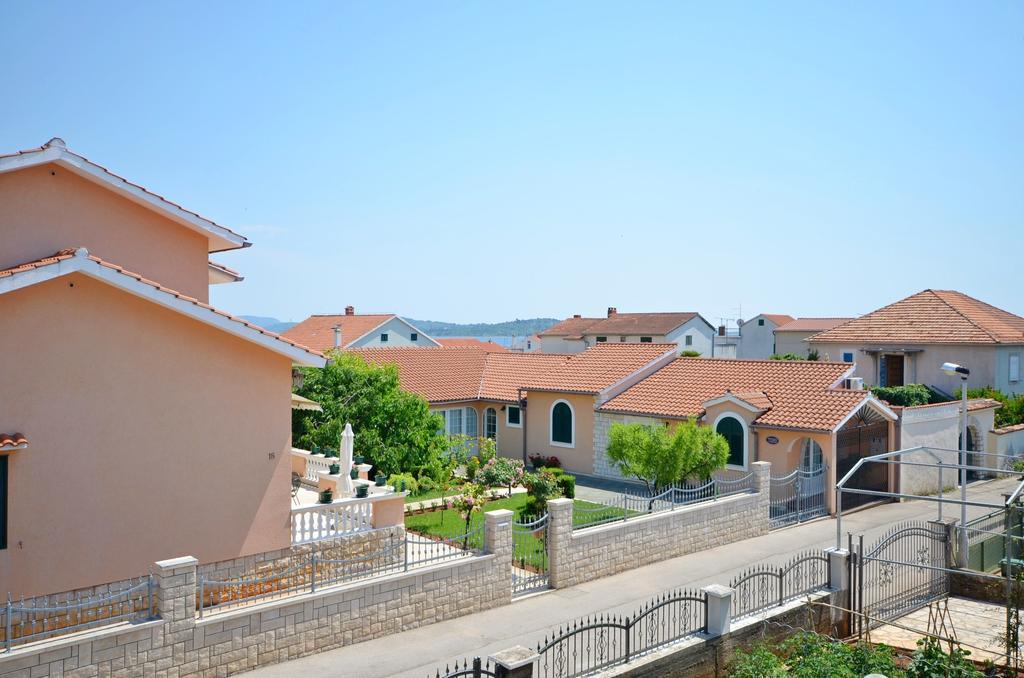 Apartments And Room Zinka Vodice Kültér fotó