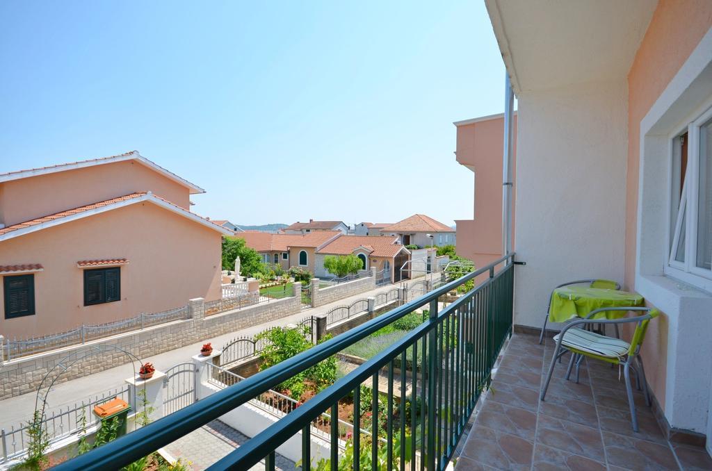 Apartments And Room Zinka Vodice Kültér fotó