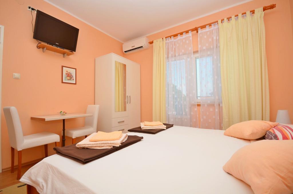 Apartments And Room Zinka Vodice Kültér fotó