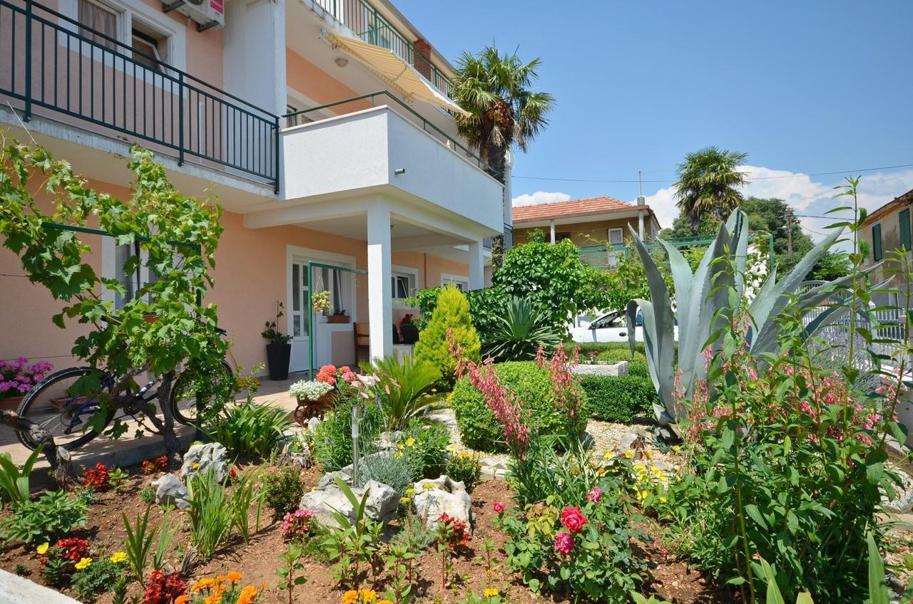 Apartments And Room Zinka Vodice Kültér fotó